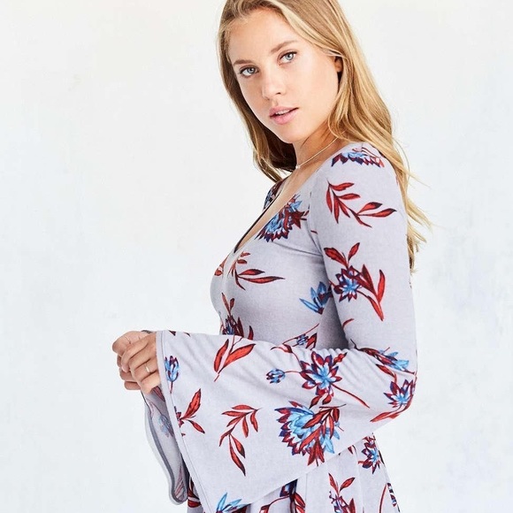 Kimchi Blue Dresses & Skirts - LAST CHANCE DONATING TOMORROW Kimchi Blue Bell Sleeve Dress